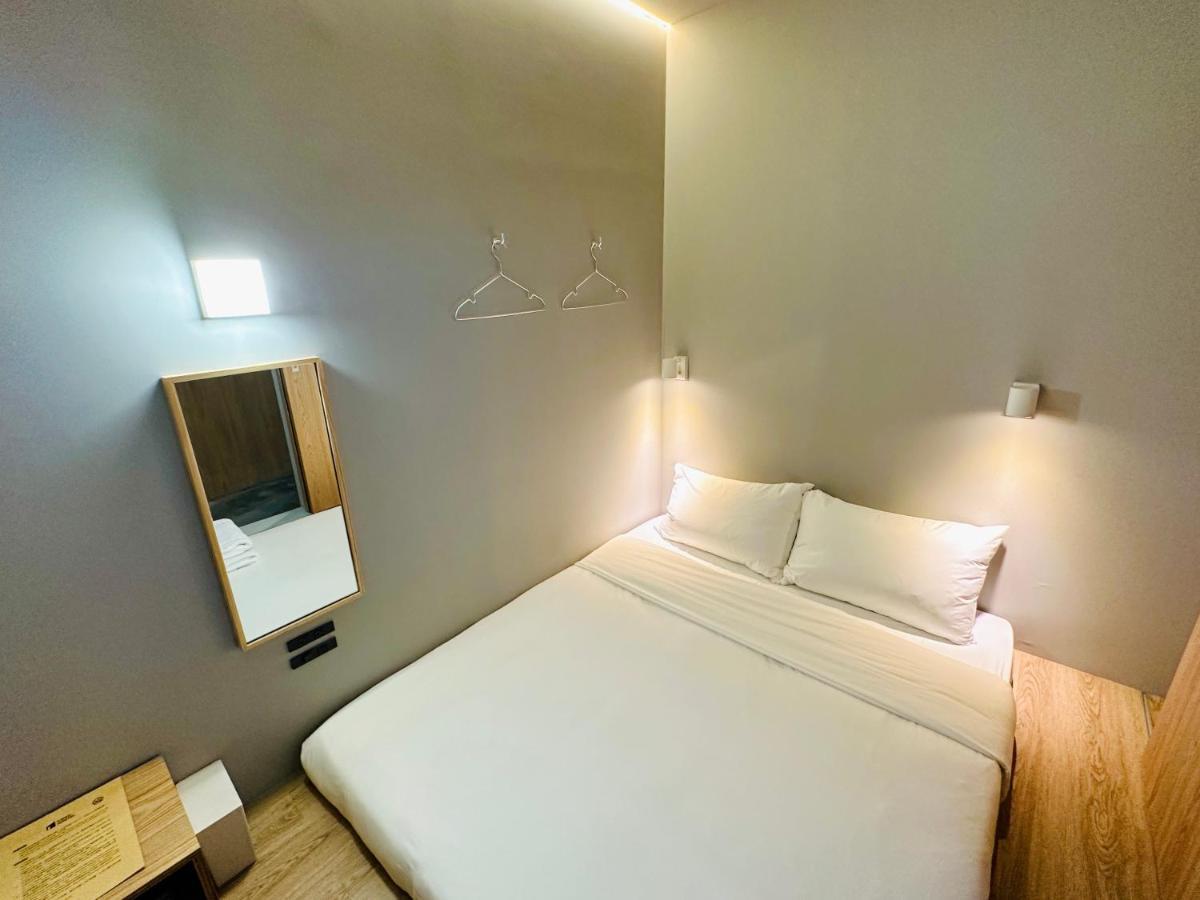 Kw2 Hostel Гаосюн Экстерьер фото