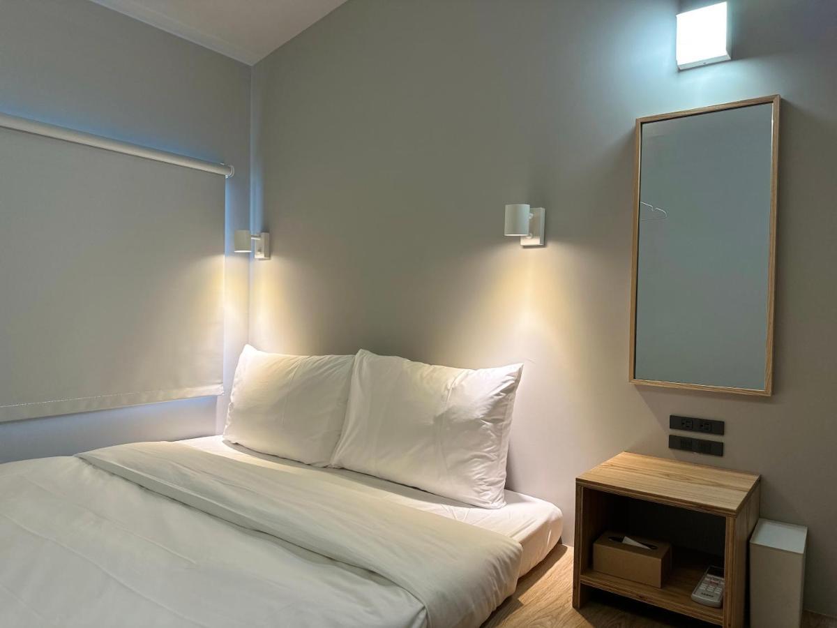 Kw2 Hostel Гаосюн Экстерьер фото